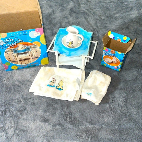 Muffy Vanderbear bathroom collection washstand bowl and pitcher - Picture 1 of 7